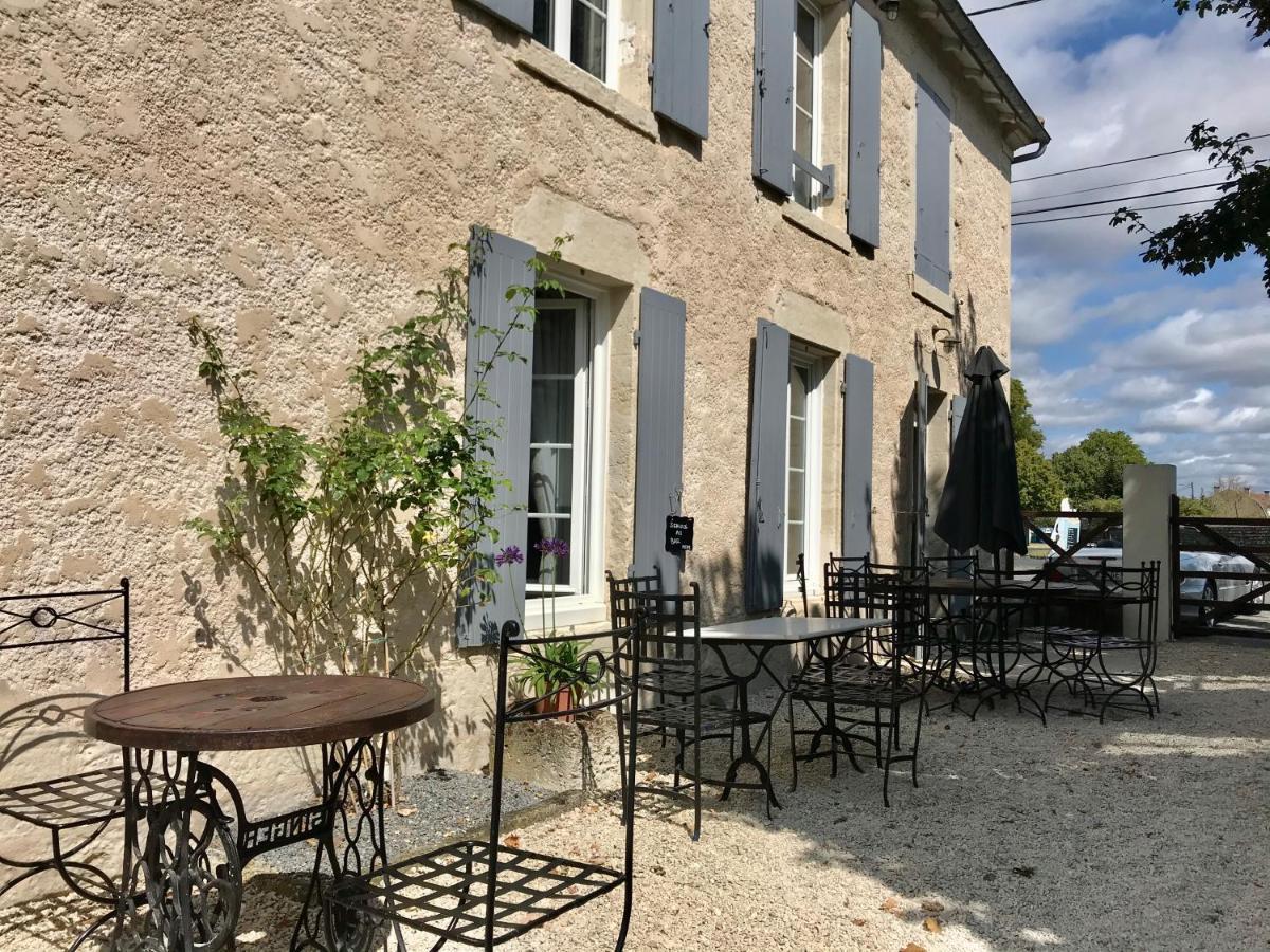 Le Relais D'Aulnay Bed & Breakfast Aulnay  Bagian luar foto
